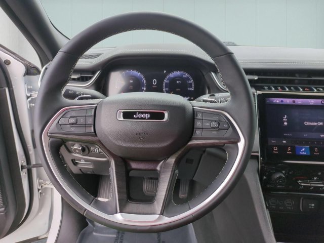 Used 2024 Jeep Grand Cherokee Limited AWD/4WD image 18