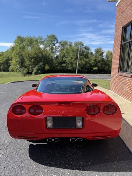 Used 2004 Chevrolet Corvette Coupe RWD image 4