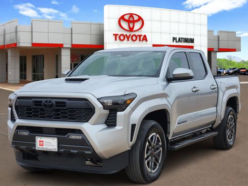 Used 2024 Toyota Tacoma TRD Sport image 2