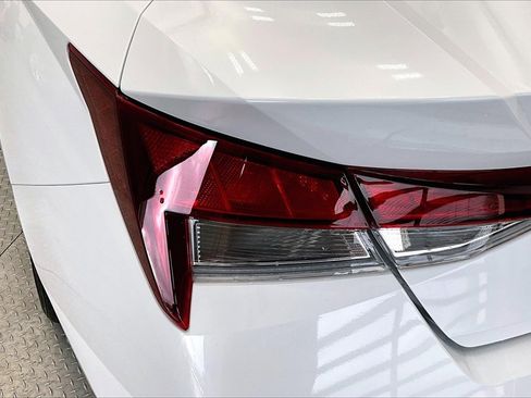 Certified 2024 Hyundai Elantra SEL image 29