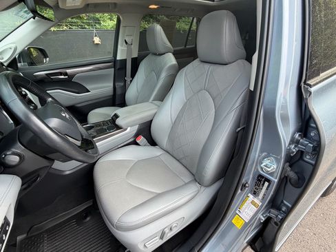 Used 2022 Toyota Highlander Platinum AWD/4WD image 24