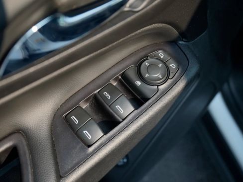 Used 2020 Chevrolet Equinox LT w/ Driver Convenience Package FWD image 21