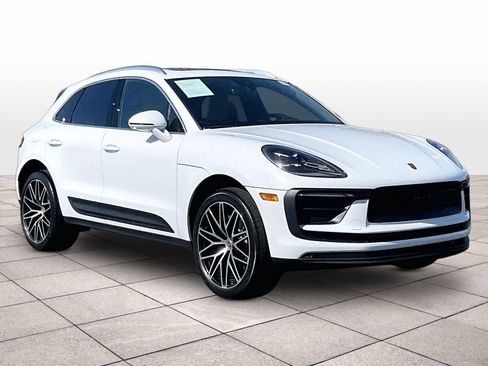 Used 2024 Porsche Macan image 2