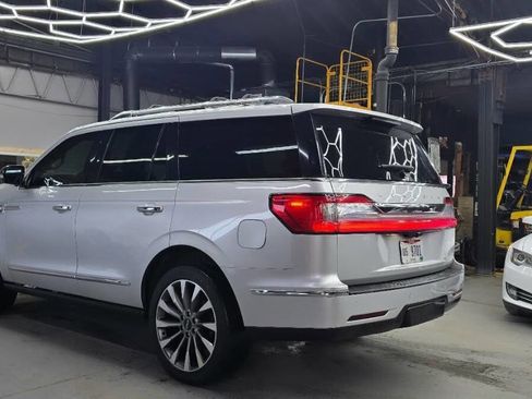 Used 2019 Lincoln Navigator Select image 6