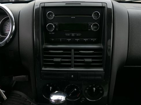 Used 2010 Ford Explorer Sport Trac XLT image 21