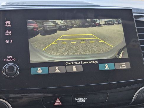 Used 2022 Honda Pilot Touring image 17