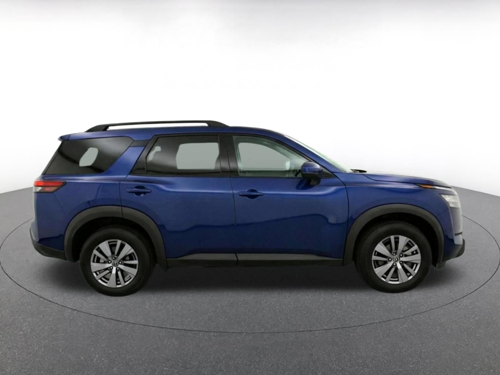 Used 2025 Nissan Pathfinder SV FWD image 13