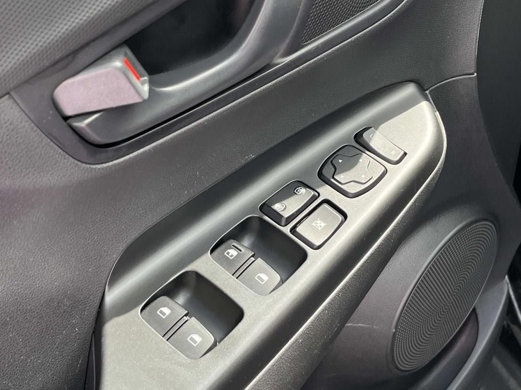 Used 2022 Hyundai Kona SE FWD image 25