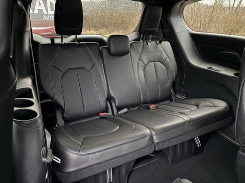 New 2026 Chrysler Pacifica Select image 33