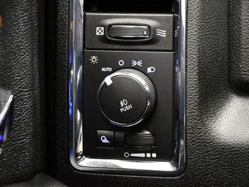 Used 2015 RAM 1500 Laramie w/ Convenience Group image 24