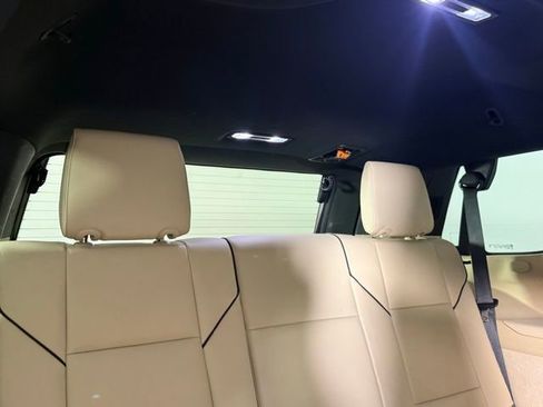 Used 2023 Cadillac Escalade Premium Luxury AWD/4WD image 35