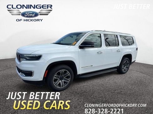 Used 2024 Jeep Wagoneer L Series II w/ Flexible Seating Group image 1