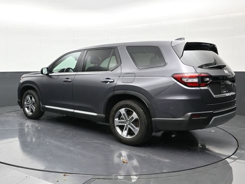 Used 2025 Honda Pilot EX-L image 3