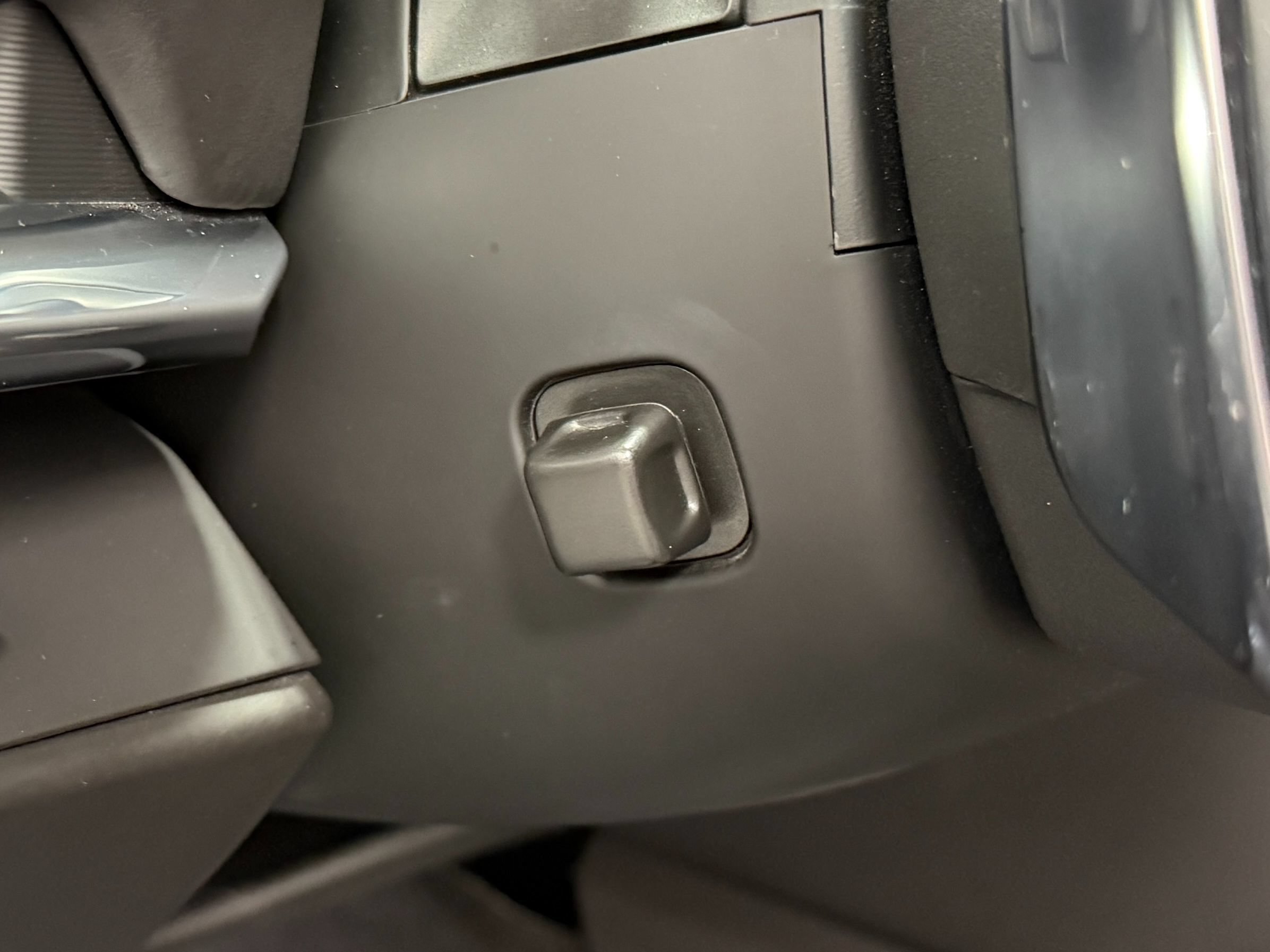 Used 2020 Chevrolet Corvette Stingray Premium Conv w/ 3LT Preferred Equipment Group RWD image 21