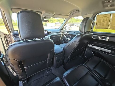 Used 2024 Ford Explorer XLT w/ Equipment Group 202A image 16