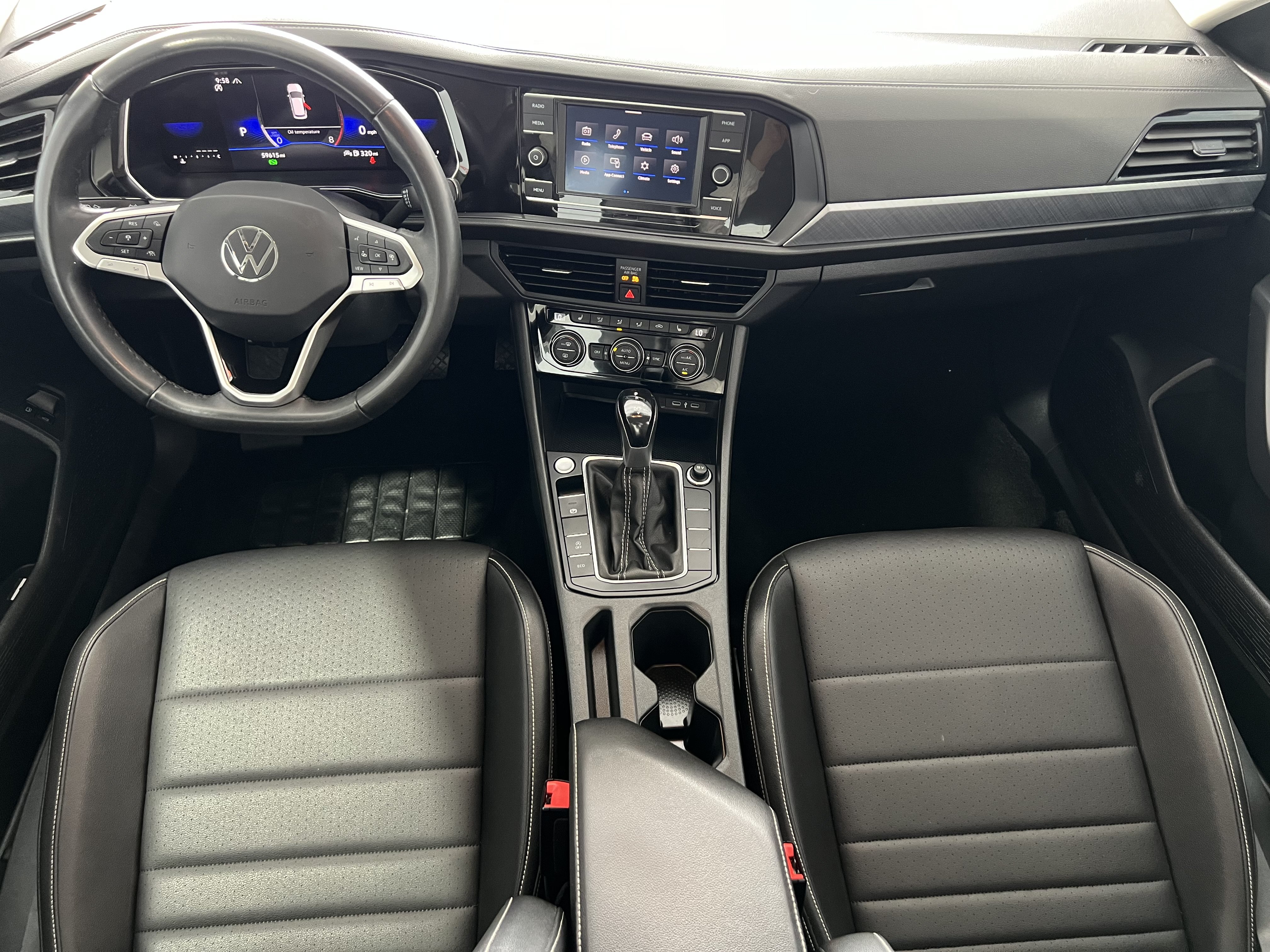 Used 2024 Volkswagen Jetta SE FWD image 16