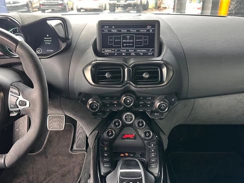 Used 2022 Aston Martin V8 Vantage Coupe image 12