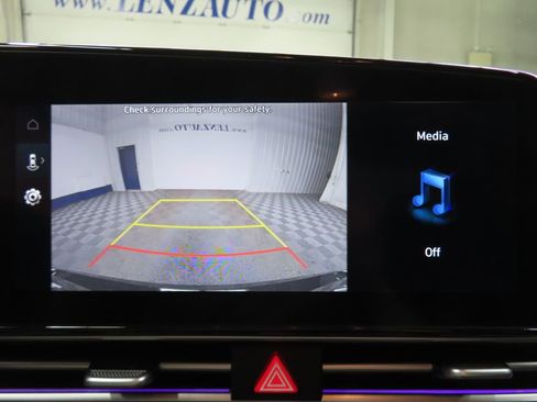 Used 2024 Hyundai Elantra SEL image 19