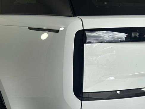 New 2025 Land Rover Range Rover SE image 15