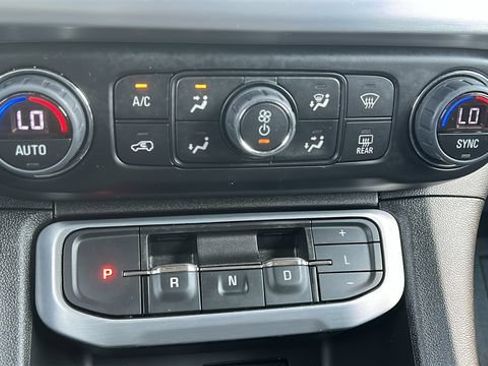 Used 2023 GMC Acadia SLE w/ Driver Convenience Package AWD/4WD image 24