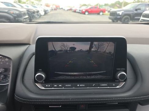 Used 2023 Nissan Rogue SV image 19