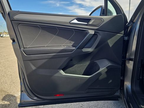 Certified 2022 Volkswagen Tiguan SE image 24