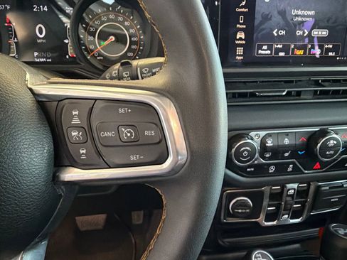 Used 2024 Jeep Wrangler Unlimited Sahara AWD/4WD image 21