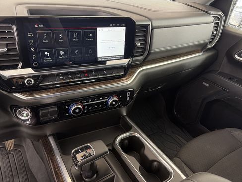 Used 2024 GMC Sierra 1500 Elevation w/ Preferred Package AWD/4WD image 4