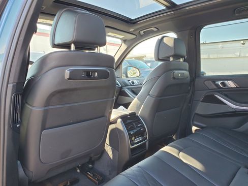 Used 2025 BMW X5 xDrive50e AWD/4WD image 11