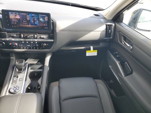 New 2026 Nissan Pathfinder SL w/ SL Premium Package image 20