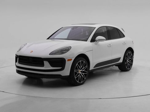 Used 2024 Porsche Macan image 1