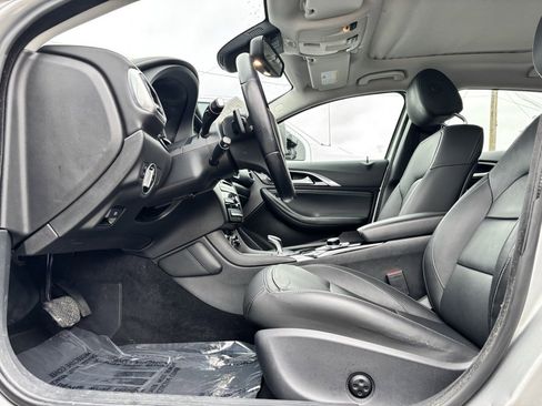 Used 2018 INFINITI QX30 Premium w/ Technology Package image 10