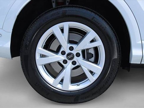 Certified 2025 Audi Q5 Premium w/ Convenience Package AWD/4WD image 13