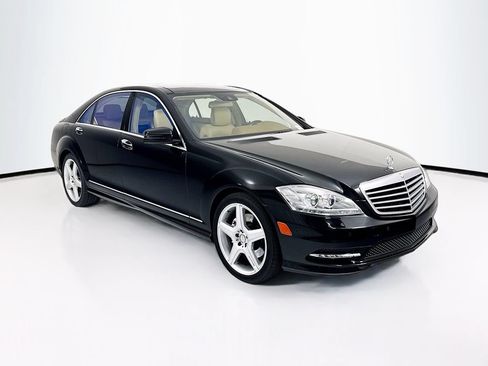 Used 2011 Mercedes-Benz S 550 4MATIC image 3