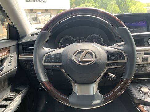 Used 2017 Lexus ES 350 w/ Luxury Package image 14