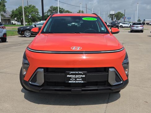 Used 2024 Hyundai Kona SEL AWD/4WD image 2