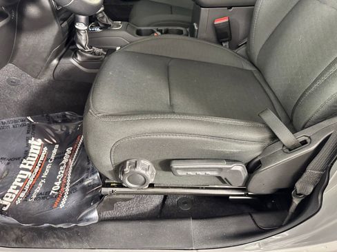 Used 2021 Jeep Wrangler Unlimited Sahara AWD/4WD image 17