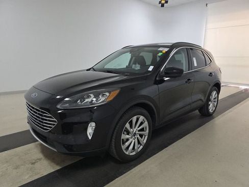 Used 2022 Ford Escape Titanium w/ Titanium Elite Package AWD/4WD image 3