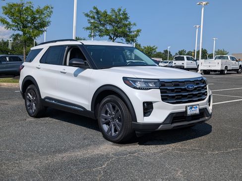 New 2025 Ford Explorer Active w/ Active Comfort Package image 2
