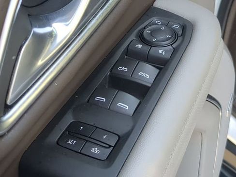 Used 2021 GMC Yukon XL SLT w/ SLT Premium Package image 26