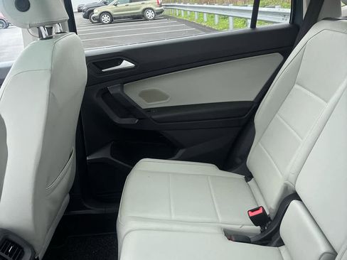 Used 2019 Volkswagen Tiguan SE w/ Panoramic Sunroof Package image 4