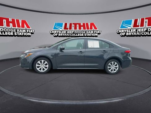 Used 2025 Toyota Corolla LE FWD image 5