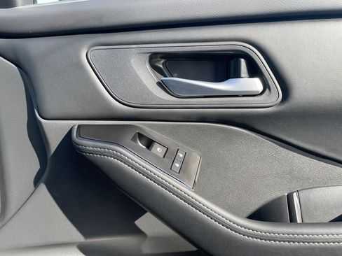 Used 2026 Nissan Rogue SV image 11