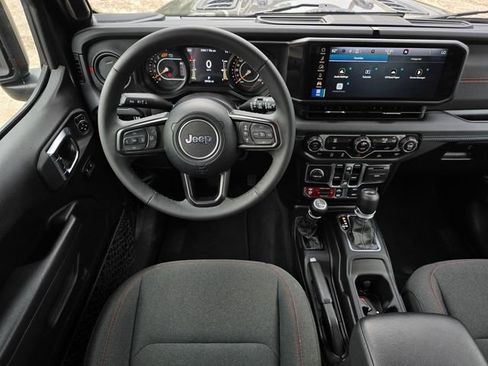 Used 2025 Jeep Wrangler Unlimited Rubicon AWD/4WD image 10