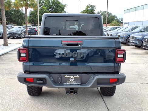 Used 2025 Jeep Gladiator Sport AWD/4WD image 6