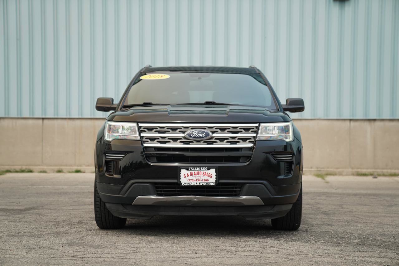 Used 2018 Ford Explorer XLT AWD/4WD image 3