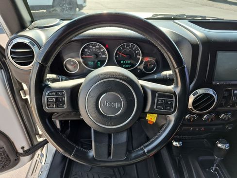 Used 2016 Jeep Wrangler Unlimited Rubicon w/ Connectivity Group AWD/4WD image 16
