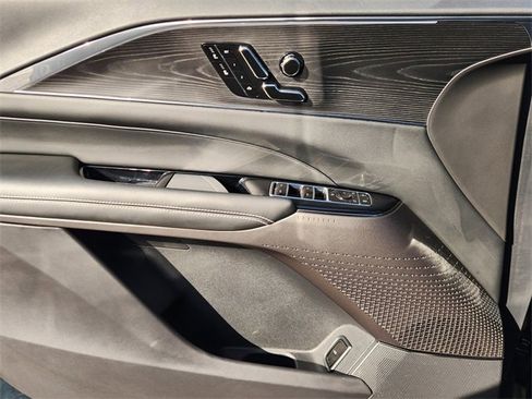 Used 2024 Cadillac Lyriq Luxury image 22