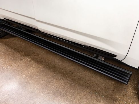 Used 2025 Cadillac Escalade ESV Sport Platinum image 13