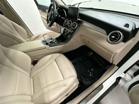 Used 2018 Mercedes-Benz GLC 300 4MATIC image 22